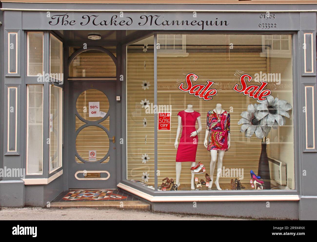 The Naked Mannequin shop window with 50% sale,  4, Minshull Street, Knutsford, Cheshire, England, UK,  WA16 6HG Stock Photo