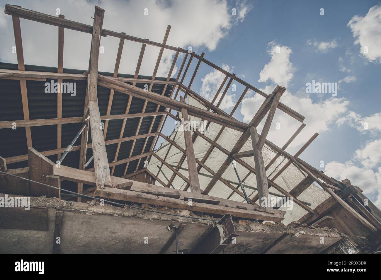 Construction roof hi-res stock photography and images - Alamy