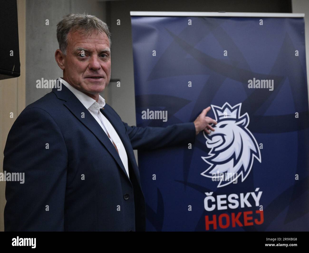 New coach ice hockey team hi-res stock photography and images - Alamy