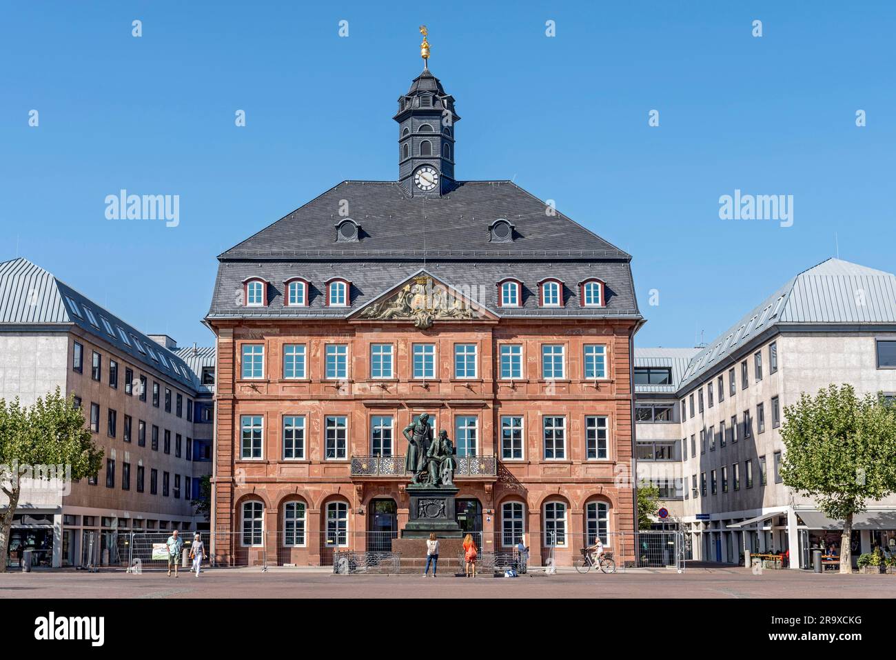 Neustadt Town Hall, Baroque, Monument to the Brothers Jakob and Wilhelm Grimm, Brothers Grimm Monument, double bronze statue by Syrius Eberle, Fairy Stock Photo