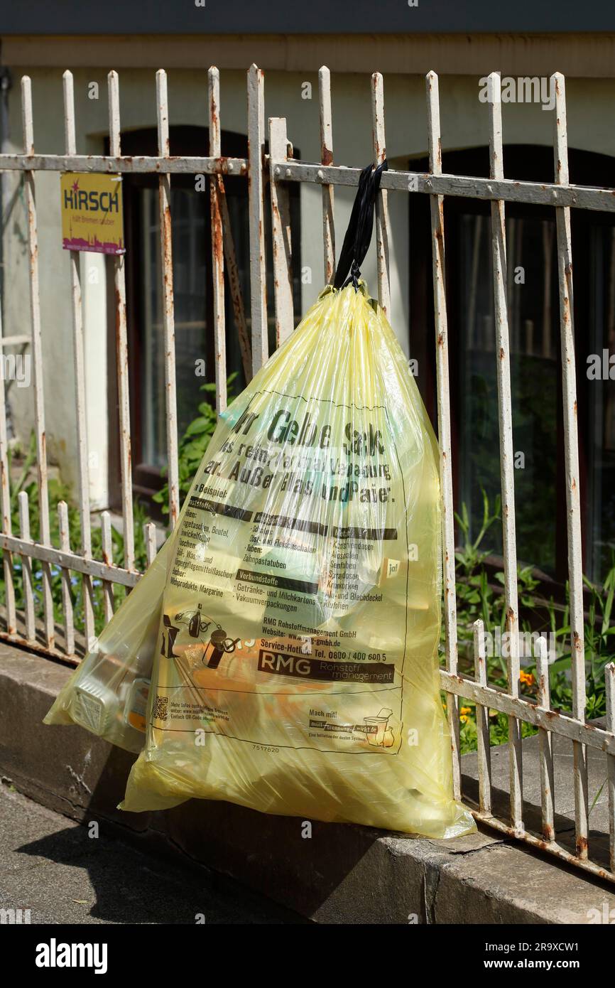 https://c8.alamy.com/comp/2R9XCW1/yellow-bags-for-plastic-waste-hanging-on-garden-fence-waste-separation-bremen-germany-2R9XCW1.jpg