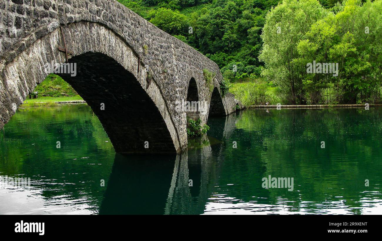 Arched bridge on lake reflection hi-res stock photography and images ...