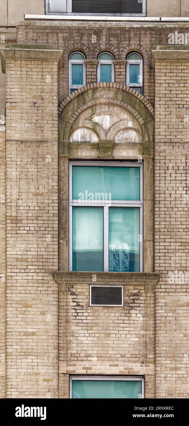 Façade detail, 541 Lexington Avenue, an Emery Roth-designed hotel built in 1928, originally the Belmont Plaza. Stock Photo