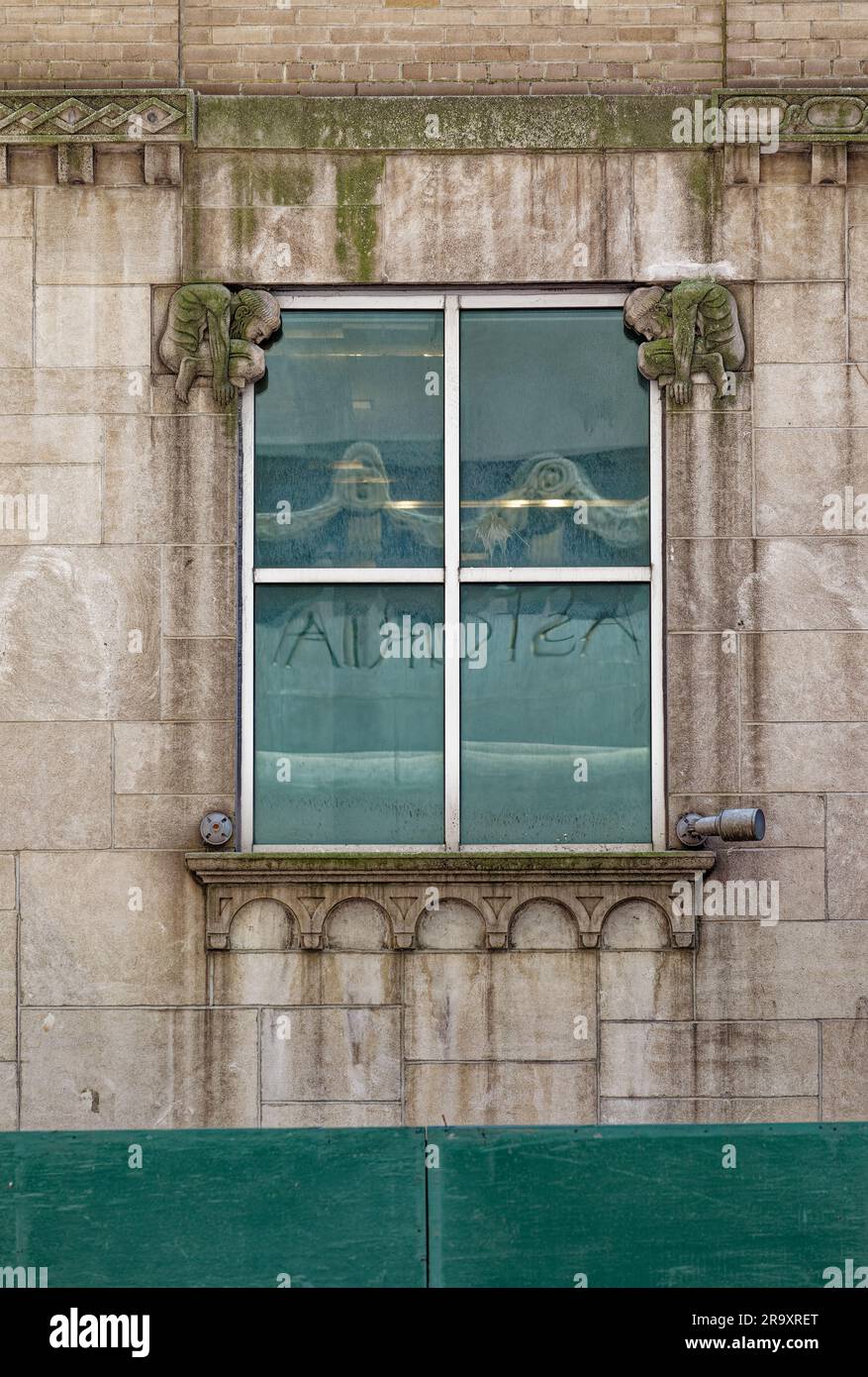 Façade detail, 541 Lexington Avenue, an Emery Roth-designed hotel built in 1928, originally the Belmont Plaza. Stock Photo