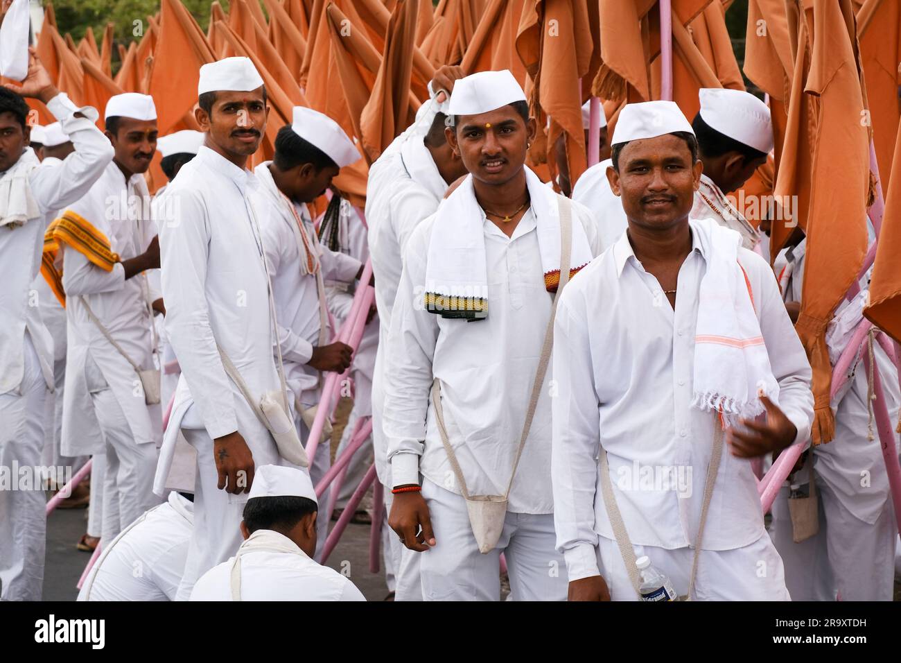 24 June 2024, Solapur, Maharashtra, India, Sant Gajanan Maharaj Palkhi from Shegaon to Pandharpur is about 750 kms, Procession of Varkari-Hindu Pilgri Stock Photo