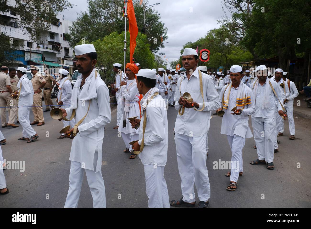 24 June 2024, Solapur, Maharashtra, India, Sant Gajanan Maharaj Palkhi from Shegaon to Pandharpur is about 750 kms, Procession of Varkari-Hindu Pilgri Stock Photo