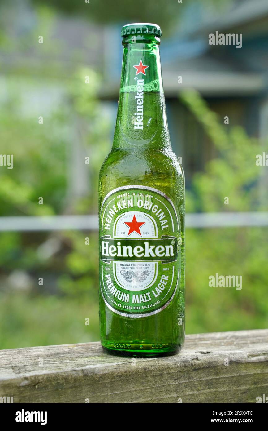 Heineken bottle hi-res stock photography and images - Page 3 - Alamy, image size:866x1390