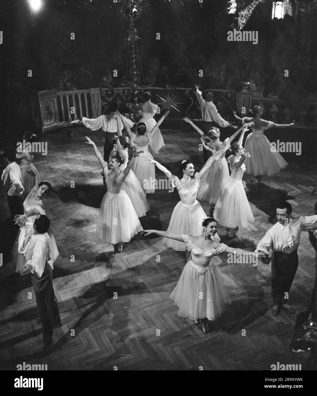 dance, ballet, the ballet of the Viennese State Opera is dancing the Emperor Waltz, 1952, ADDITIONAL-RIGHTS-CLEARANCE-INFO-NOT-AVAILABLE Stock Photo