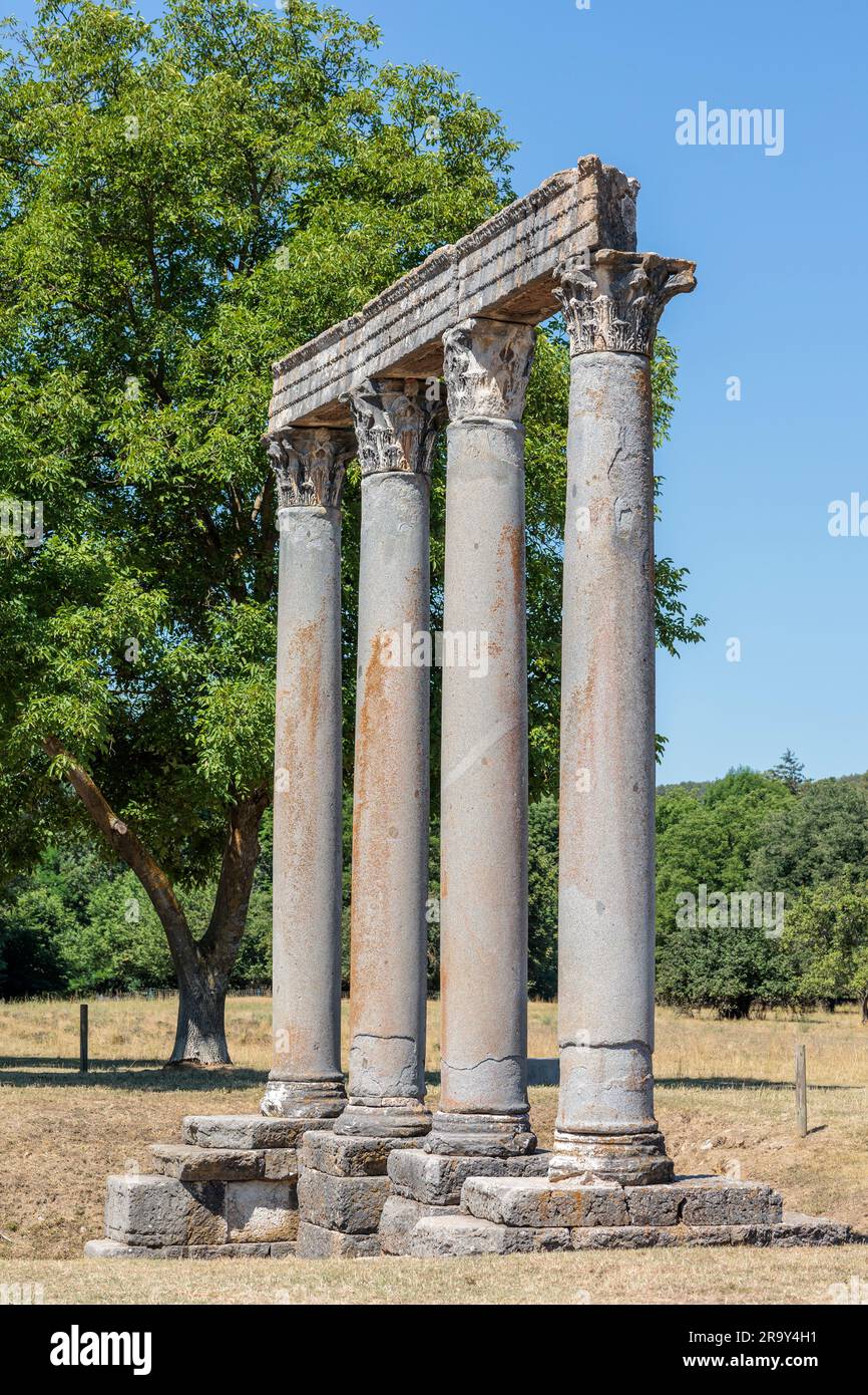 Remains of Roman Temple & Classical Roman Columns Riez Forcalquier Alpes-de-Haute-Provence Provence-Alpes-Cote d'Azur France Stock Photo