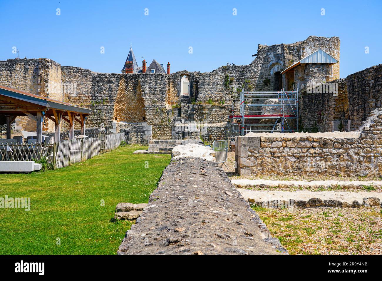 Courtyard mediaeval castle defense wall hi-res stock photography and ...