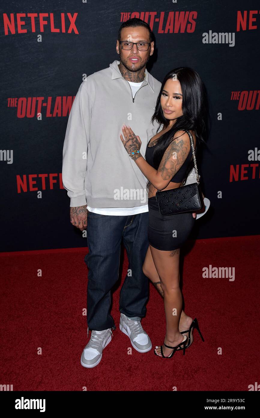 Daniel Rodriguez Mit Partnerin Bei Der Premiere Des Netflix Films The