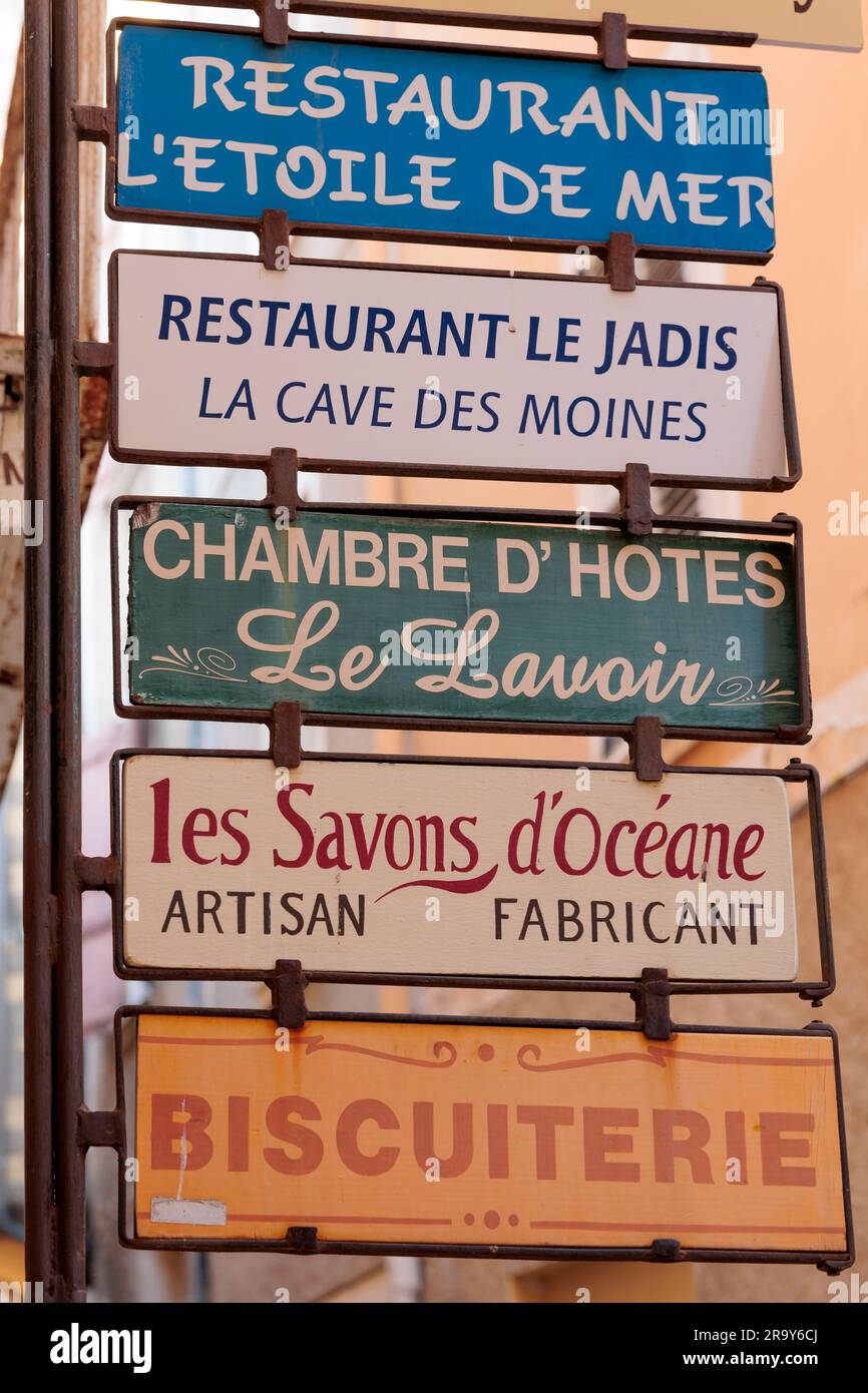 Hanging Sign Moustiers-Sainte-Marie Riez Digne-les-Bains Alpes-de-Haute-Provence Provence-Alpes-Cote d’Azur France Stock Photo