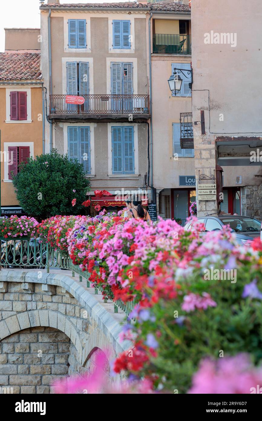 Colourful flowers lining the bridge in Moustiers-Sainte-Marie Digne-les-Bains Alpes-de-Haute-Provence Provence-Alpes-Cote d’Azur France Stock Photo