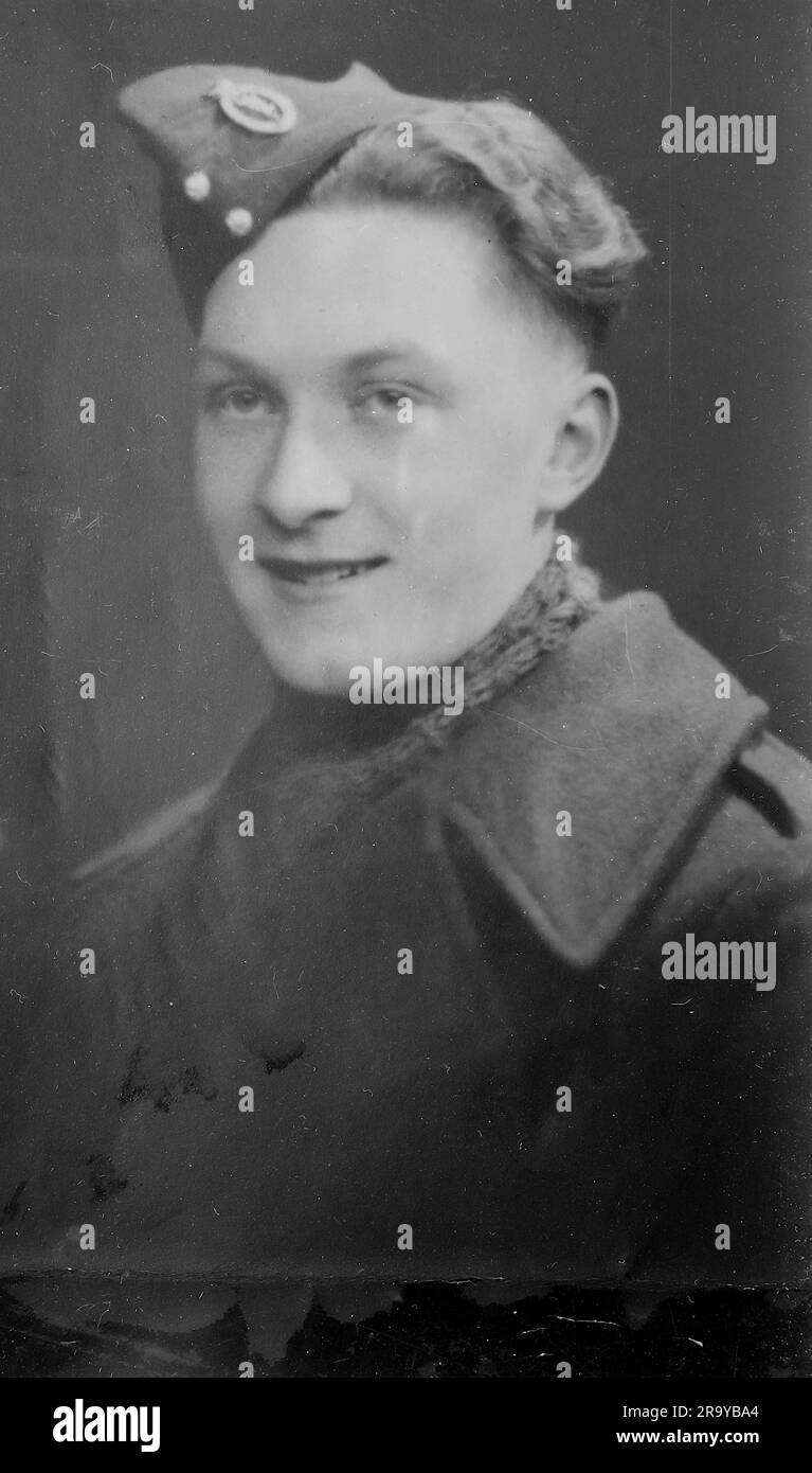 1940s portrait young army man hi-res stock photography and images - Alamy