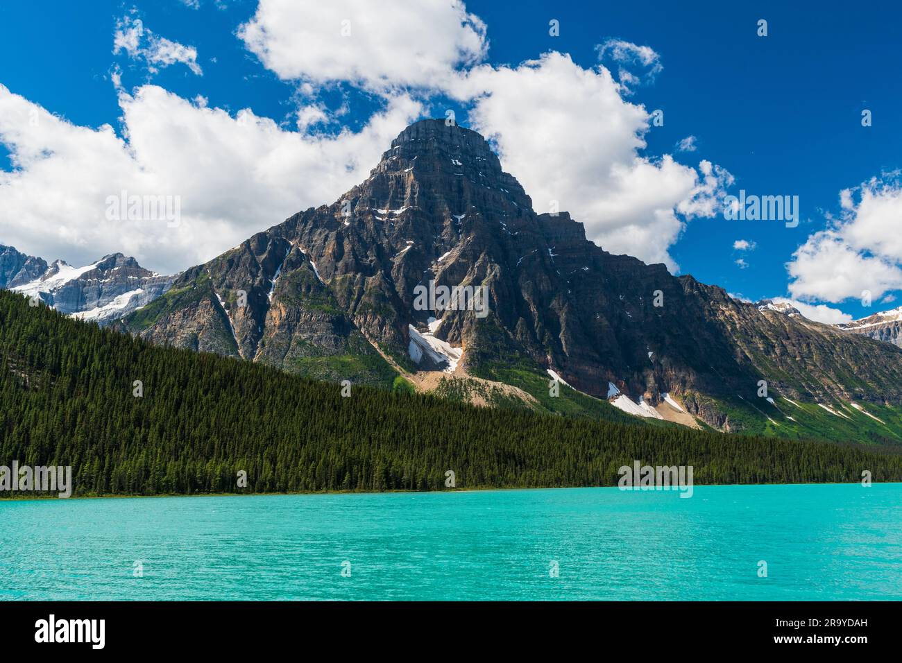 Stunning colored lake and beautiful mountains, Icefields Parkway, Canada Stock Photo