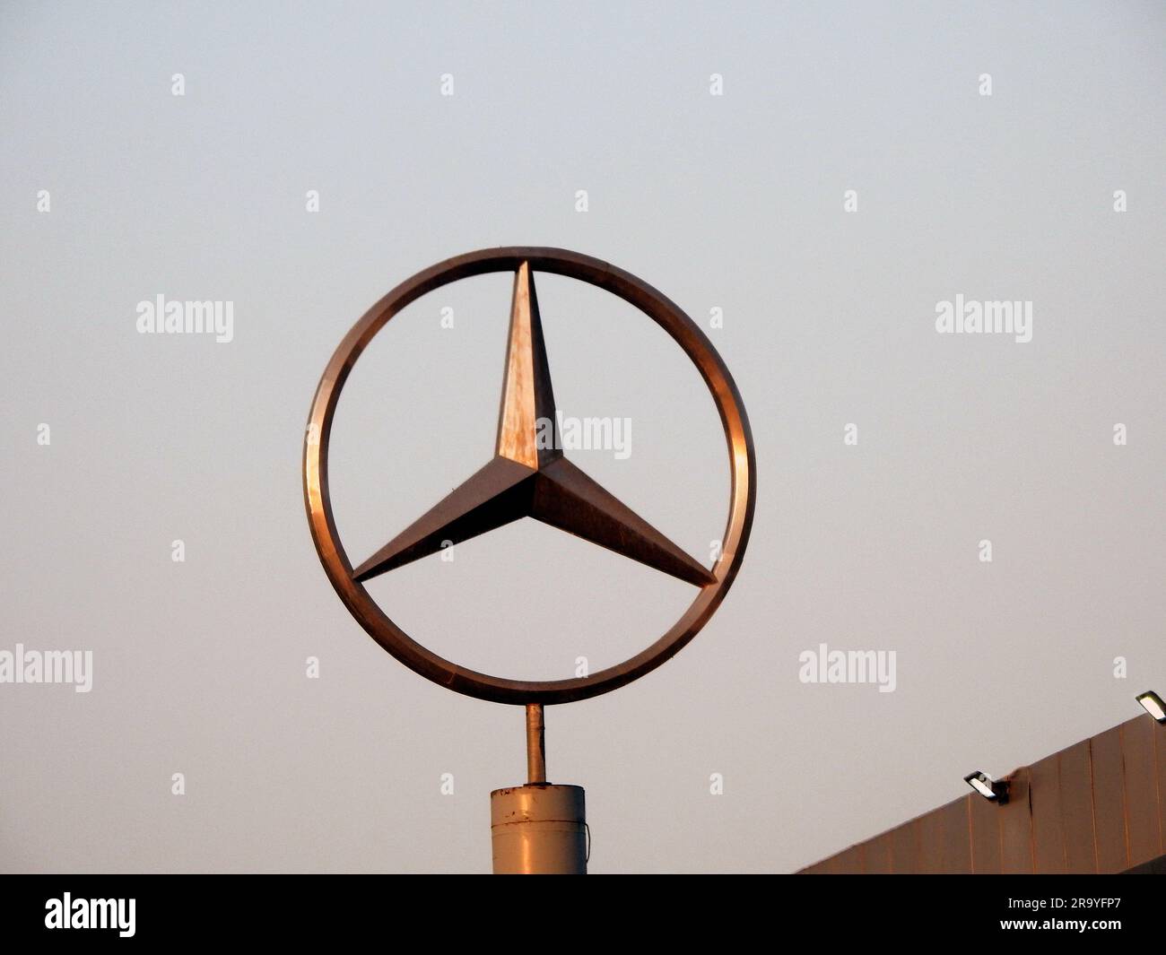 Finden Sie Hohe Qualität Mercedes Benz Car Logo Hersteller und Mercedes  Benz Car Logo auf Alibaba.com