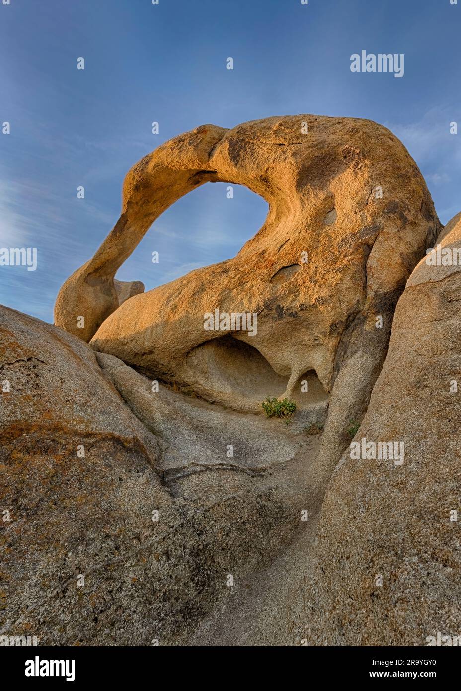 Mobius Arch, Alabama Hills, California Stock Photo - Alamy