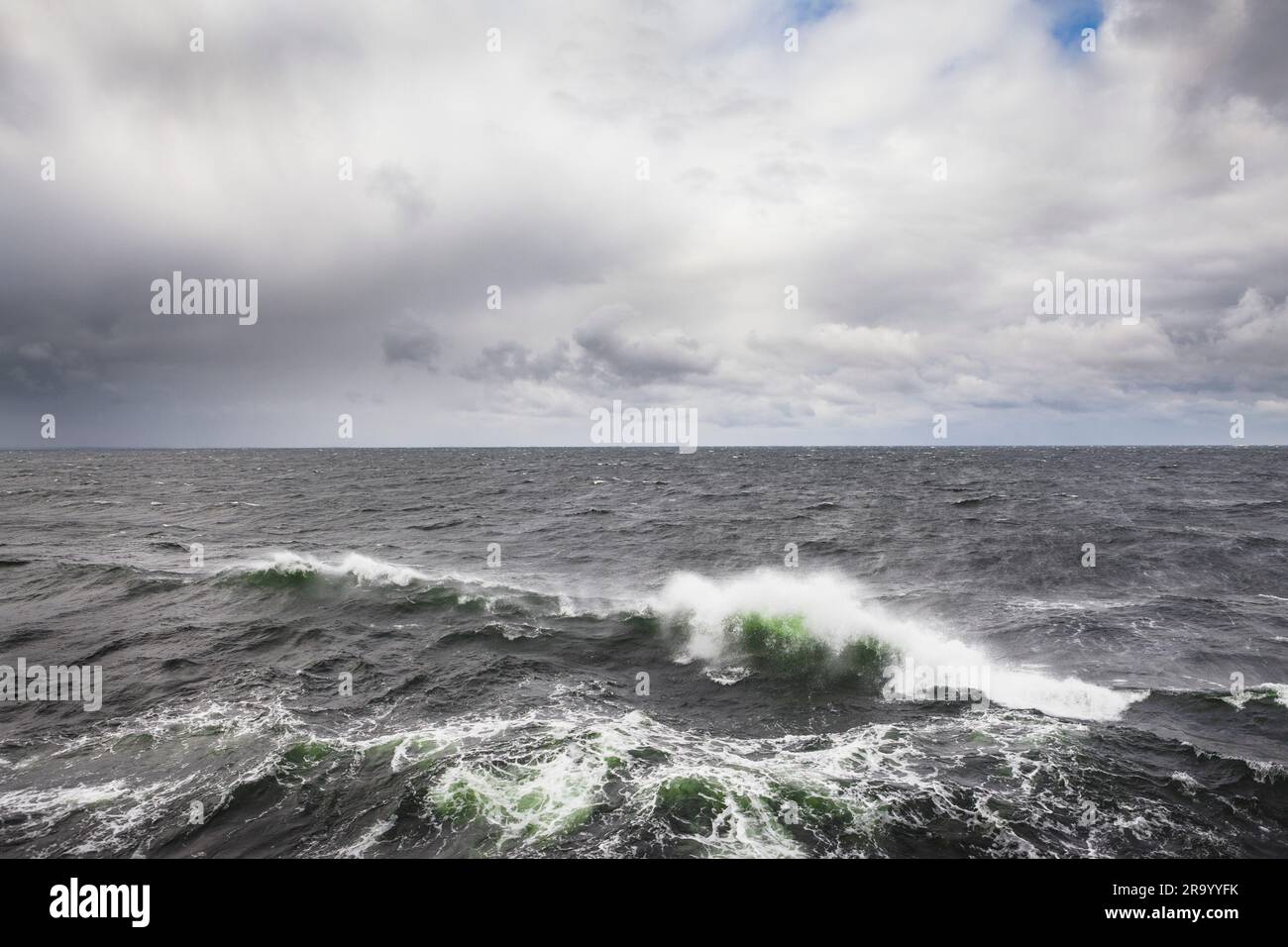 Cloudy sky stormy skyline hi-res stock photography and images - Alamy