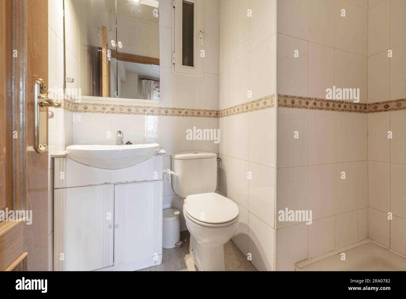 Conventional antique toilet with onepiece with mirror and sink