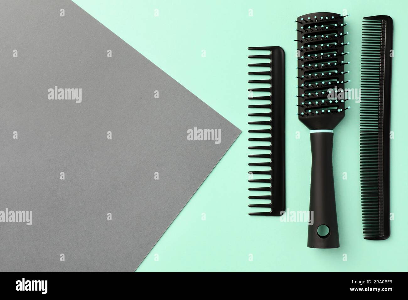 Colorful combs hi-res stock photography and images - Alamy
