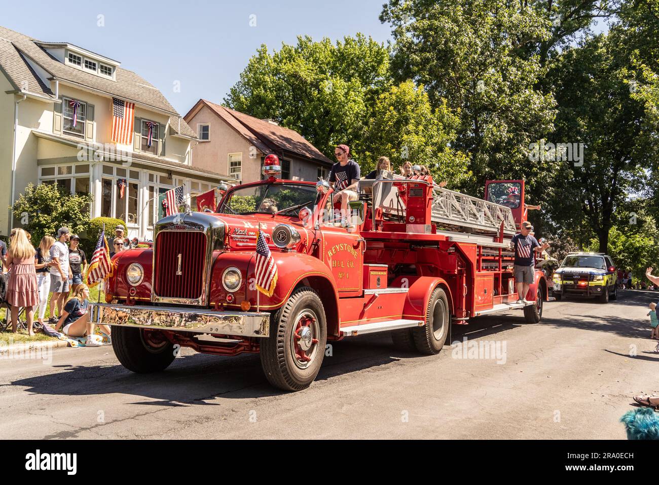 Wyomissing, Pennsylvania - July 4, 2022:  Vintage Fire engine in small town 4th of July parade Stock Photo