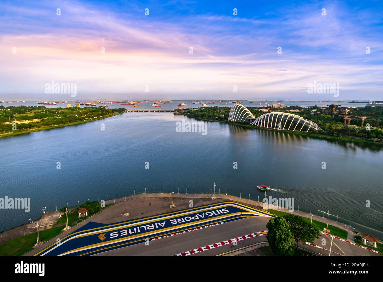 Aerial view of sunset dusk at Singapore Marina Bay city skyline Stock ...