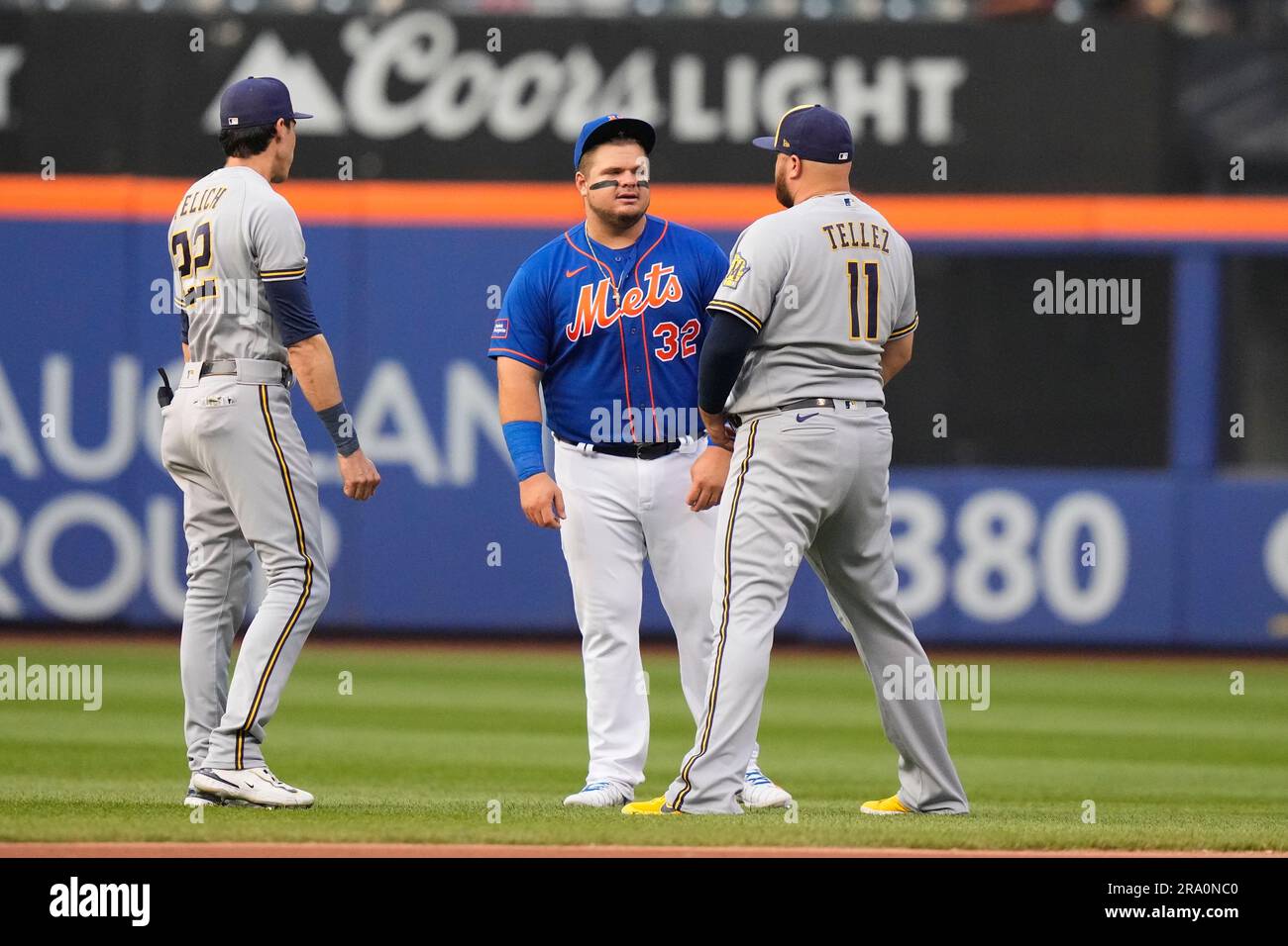 New York Mets' Daniel Vogelbach (32) talks to Milwaukee Brewers' Rowdy  Tellez (11) and Christian Yelich (22) before a baseball game Thursday, June  29, 2023, in New York. (AP Photo/Frank Franklin II Stock Photo - Alamy
