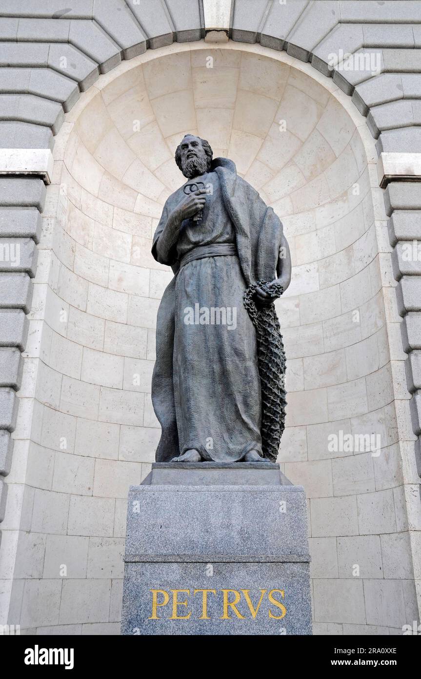 Statue of St Peter, Catedral nuestra Senora la Almuna, Catedral la Almuna, Santa Maria la Real La Almuna, Almudena Cathedral, Madrid, Spain Stock Photo