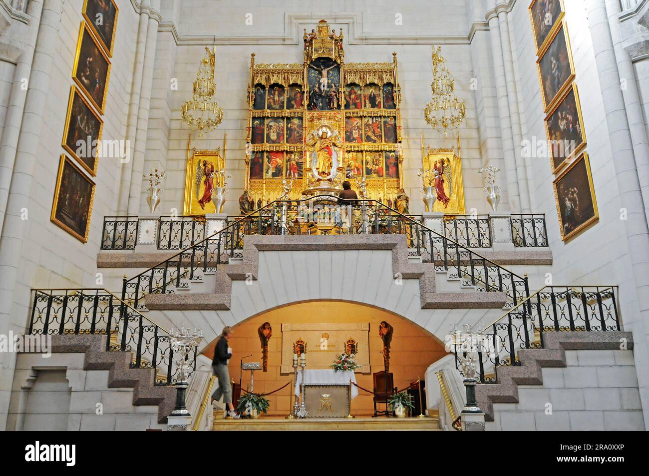 Altar, Catedral nuestra Senora la Almuna, Almudena Cathedral, Madrid, Spain Stock Photo