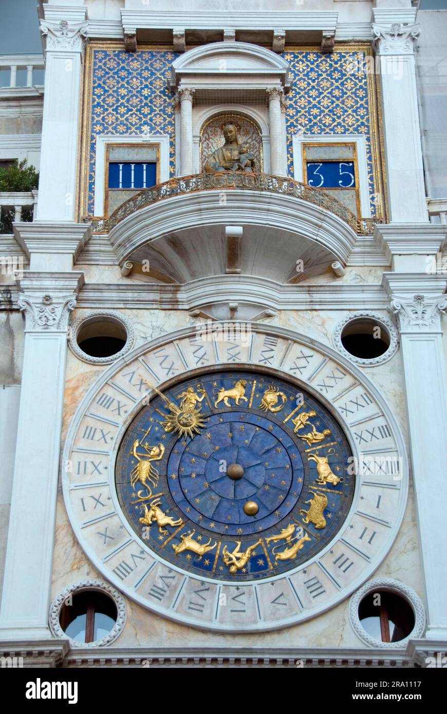 Outdoor clock italy hi-res stock photography and images - Alamy
