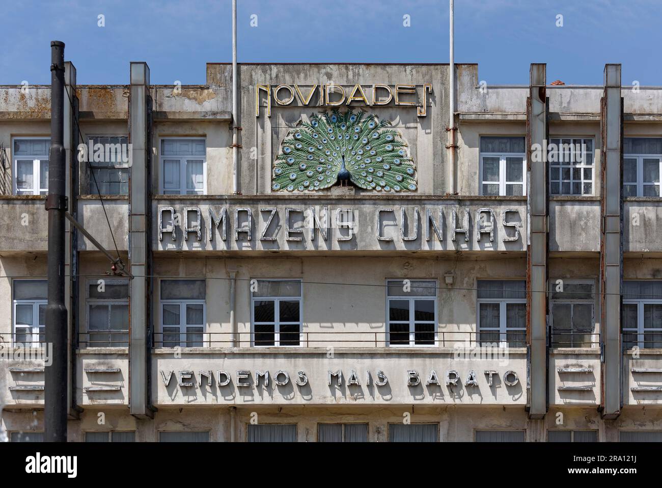 Historic department stores' Cunhas, Art Deco facade, relief wheel