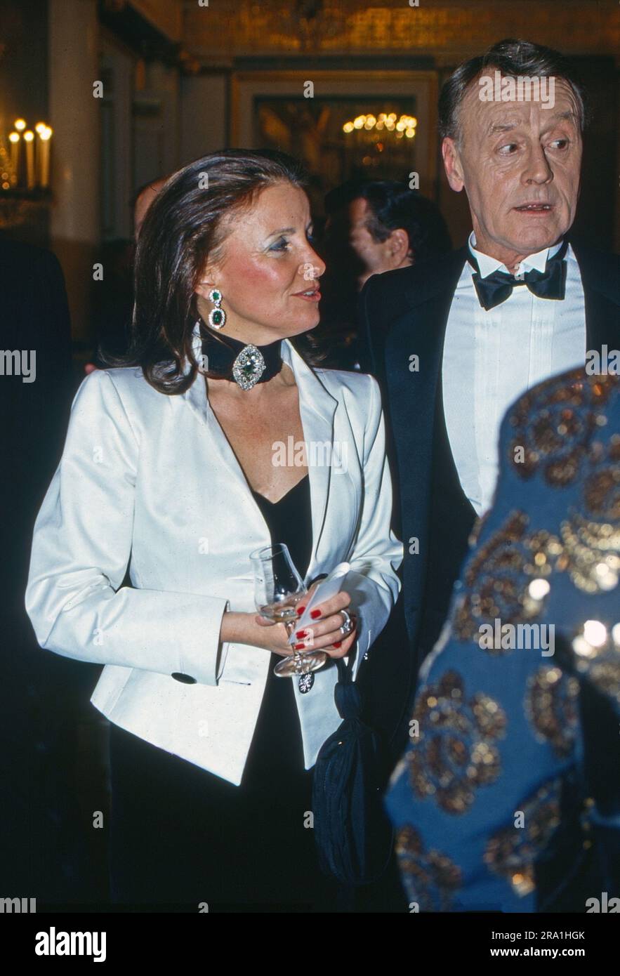Helmuth Lohner, österreichischer Schauspieler, mit Partnerin Elisabeth  Gürtler Mauthner, bei einer Abendveranstaltung, Deutschland um 1996 Stock  Photo - Alamy