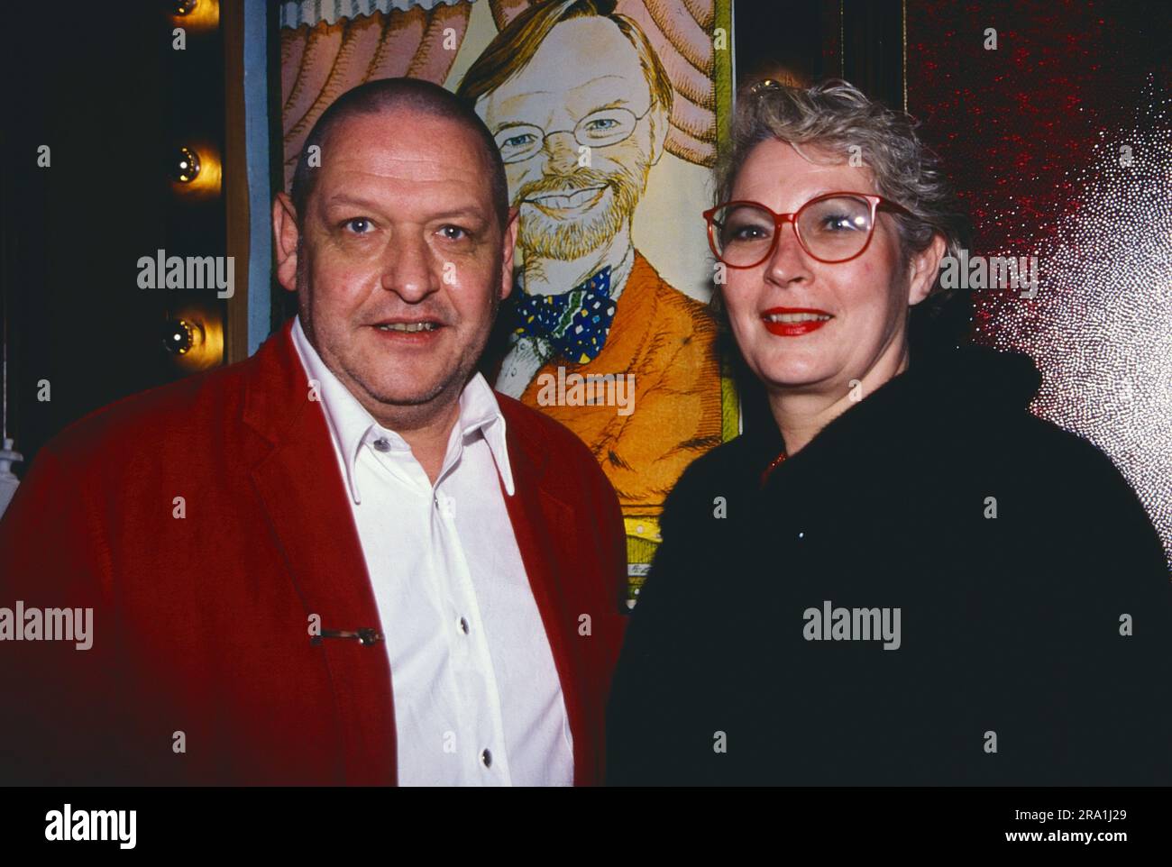 Schauspieler und Komiker Diether Krebs mit Ehefrau Bettina Freifrau von  Leoprechting, beim Geburtstagsfest für Gastronom Hans-Peter Wodarz, 1998  Stock Photo - Alamy
