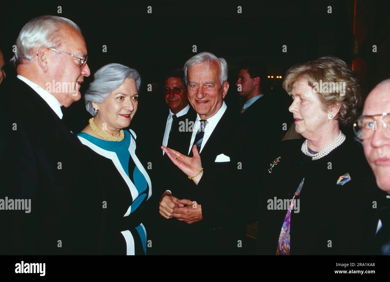 CDU Politiker Roman Herzog mit Ehefrau Christiane beim Gespräch mit Bundespräsident Richard von Weizsäcker und Ehefrau Marianne, Deutschland, circa 1990. Stock Photo