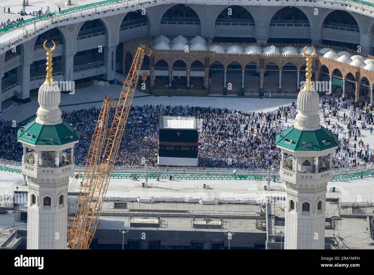 Thousands Of Muslim Pilgrims Circumambulate The Kaaba The Cubic 