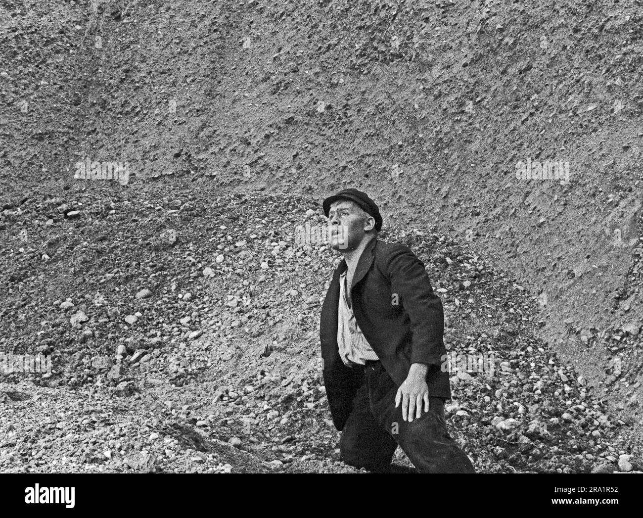 Nachts wenn der Teufel kam, Spielfilm, Deutschland 1957, Regie: Robert Siodmak, Darsteller: Mario Adorf Stock Photo