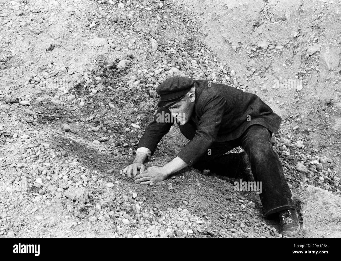 Nachts wenn der Teufel kam, Spielfilm, Deutschland 1957, Regie: Robert Siodmak, Darsteller: Mario Adorf Stock Photo