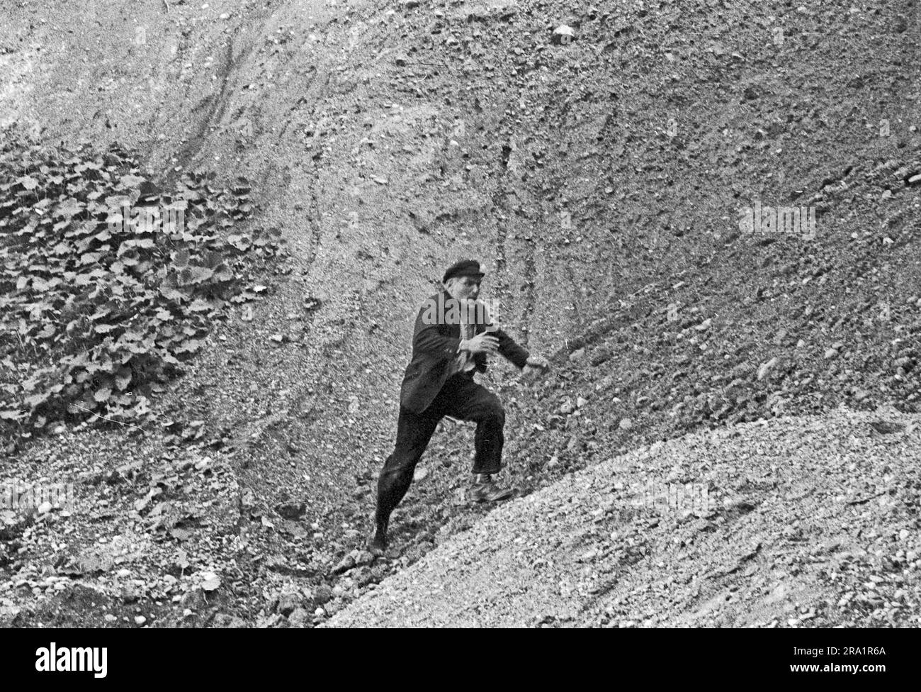 Nachts wenn der Teufel kam, Spielfilm, Deutschland 1957, Regie: Robert Siodmak, Darsteller: Mario Adorf Stock Photo