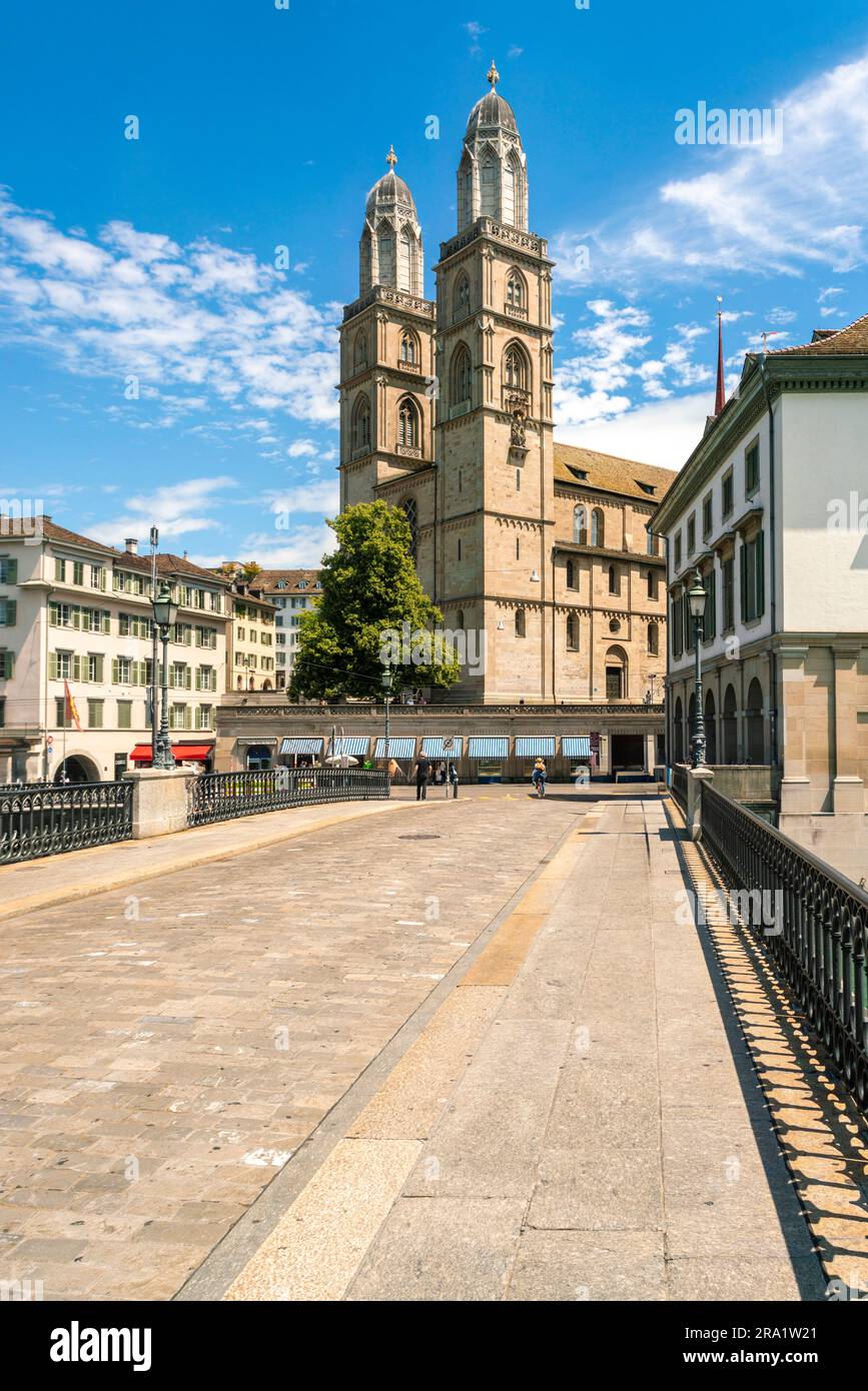 Grossmunter church and Munster bridge in summer, Zurich, Switzerland Stock Photo
