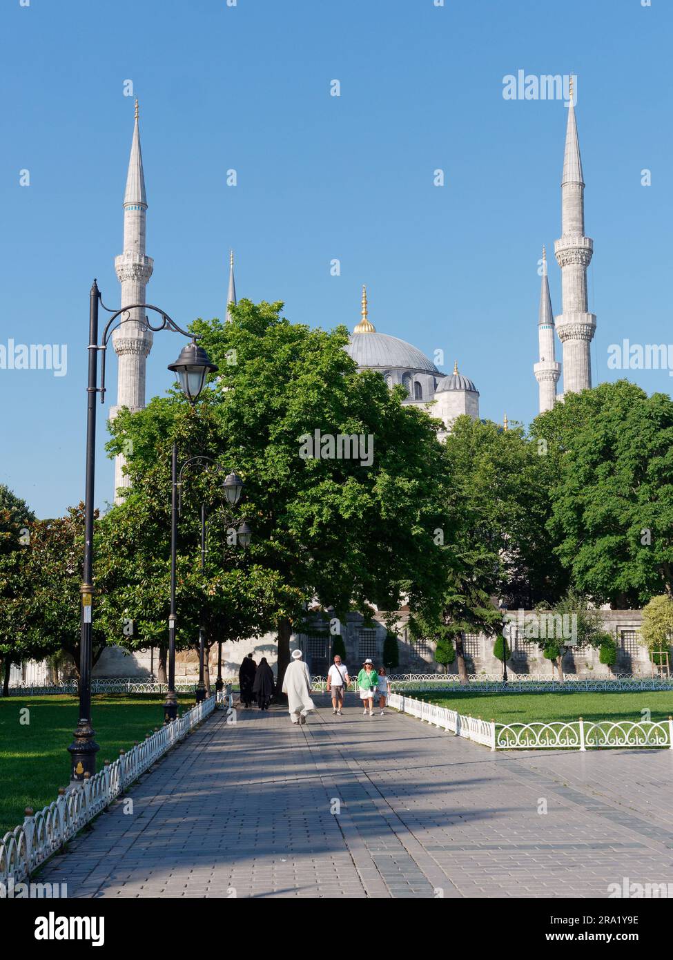 Gardens and the Sultan Ahmed aka Blue Mosque behind, Sultanahmet ...