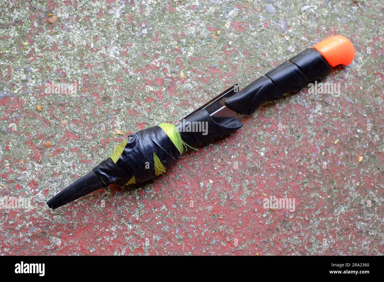 Concealed blade hi-res stock photography and images - Alamy