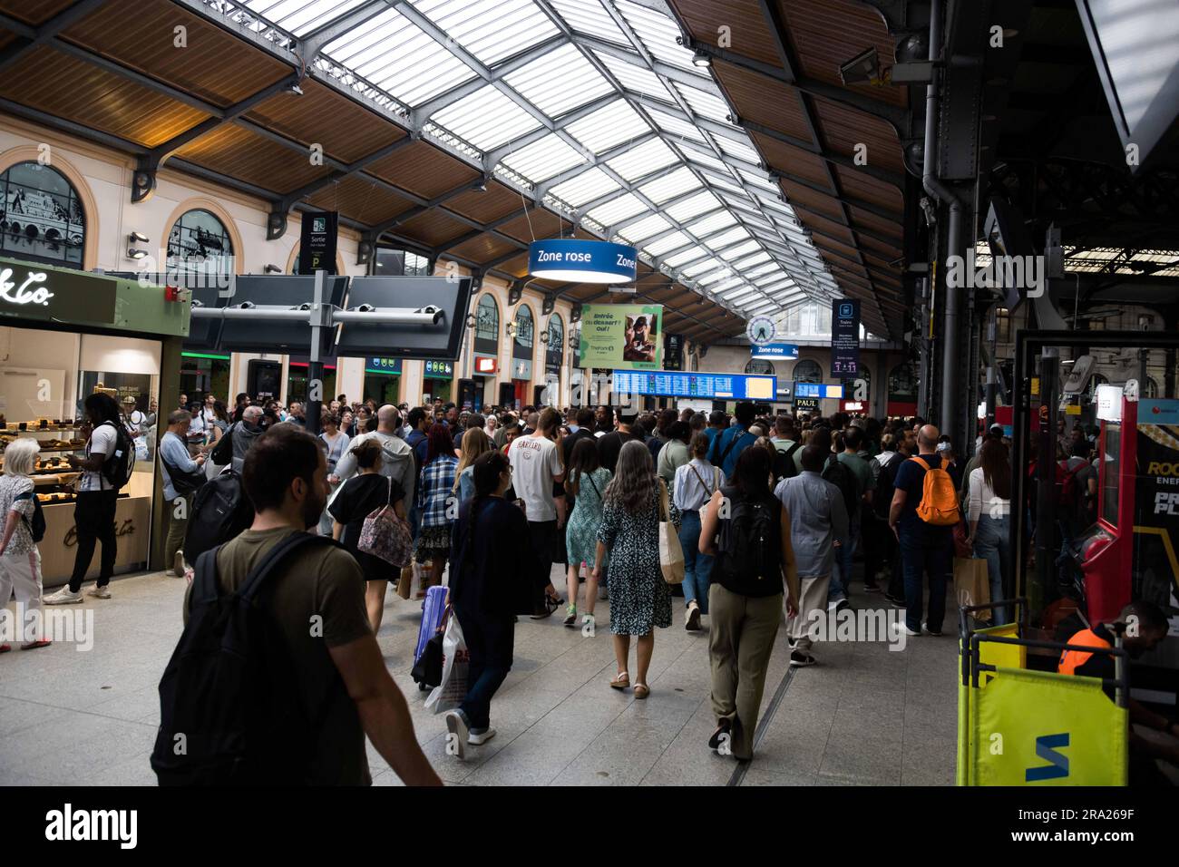 Diverging Strategies: France's Precaution vs. Spain's Restrictions