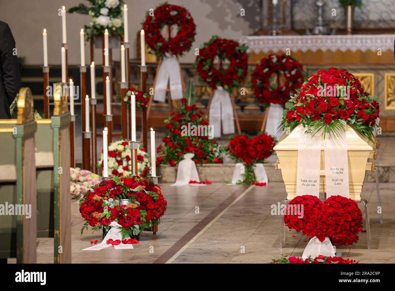 Oslo 20230630.Flowers and candles before the funeral of former LO leader Yngve Haagensen in Oslo Cathedral. Photo: Geir Olsen / NTB Stock Photo