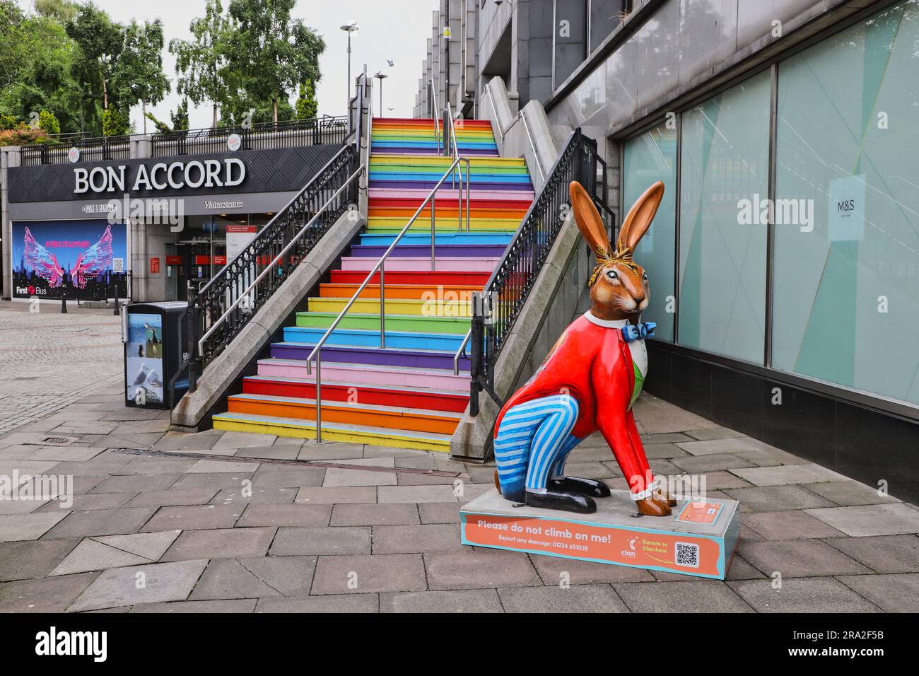 Vintage Mad March Hare by Cat MacKenzie. One of the Artwork on The Big Hop Trail Aberdeen Scotland  June 2023 Stock Photo