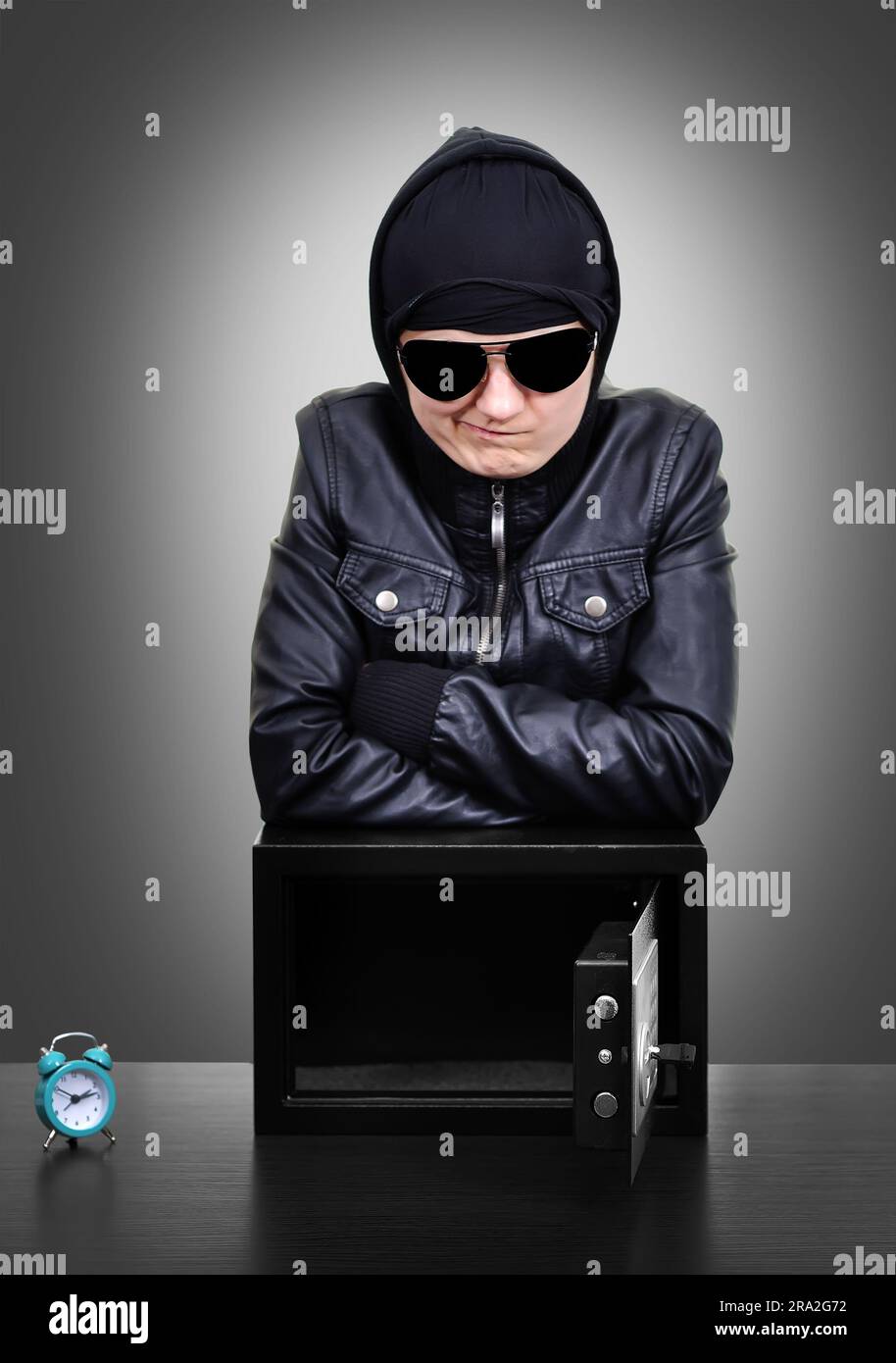 Codebreaking hi-res stock photography and images - Alamy