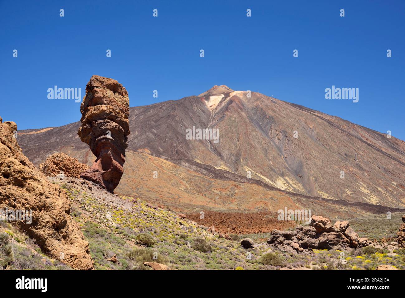 Spain, Canary Islands,Tenerife, Teide National Park listed as World Heritage by UNESCO, Roques de Garcia, Cinchado Rock at the foot of the volcano Teide volcano, the highest Spanish summit culminating at 3718 metres Stock Photo