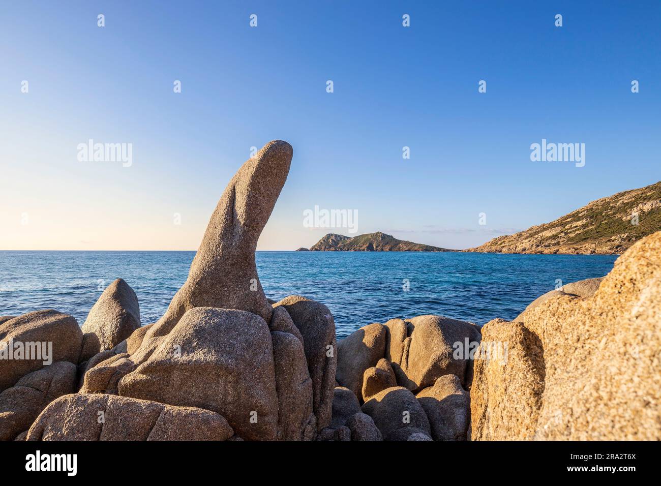 France, Var, peninsula of Saint-Tropez, Ramatuelle, unusual shapes of the pink granite rocks of the Pointe du Canadel, in the background the peninsula of Cap Taillat Stock Photo