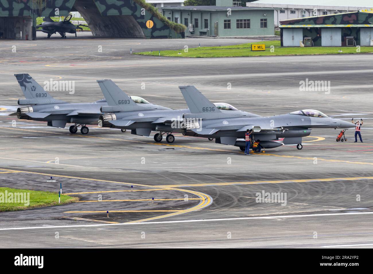 F 16v viper hi-res stock photography and images - Alamy