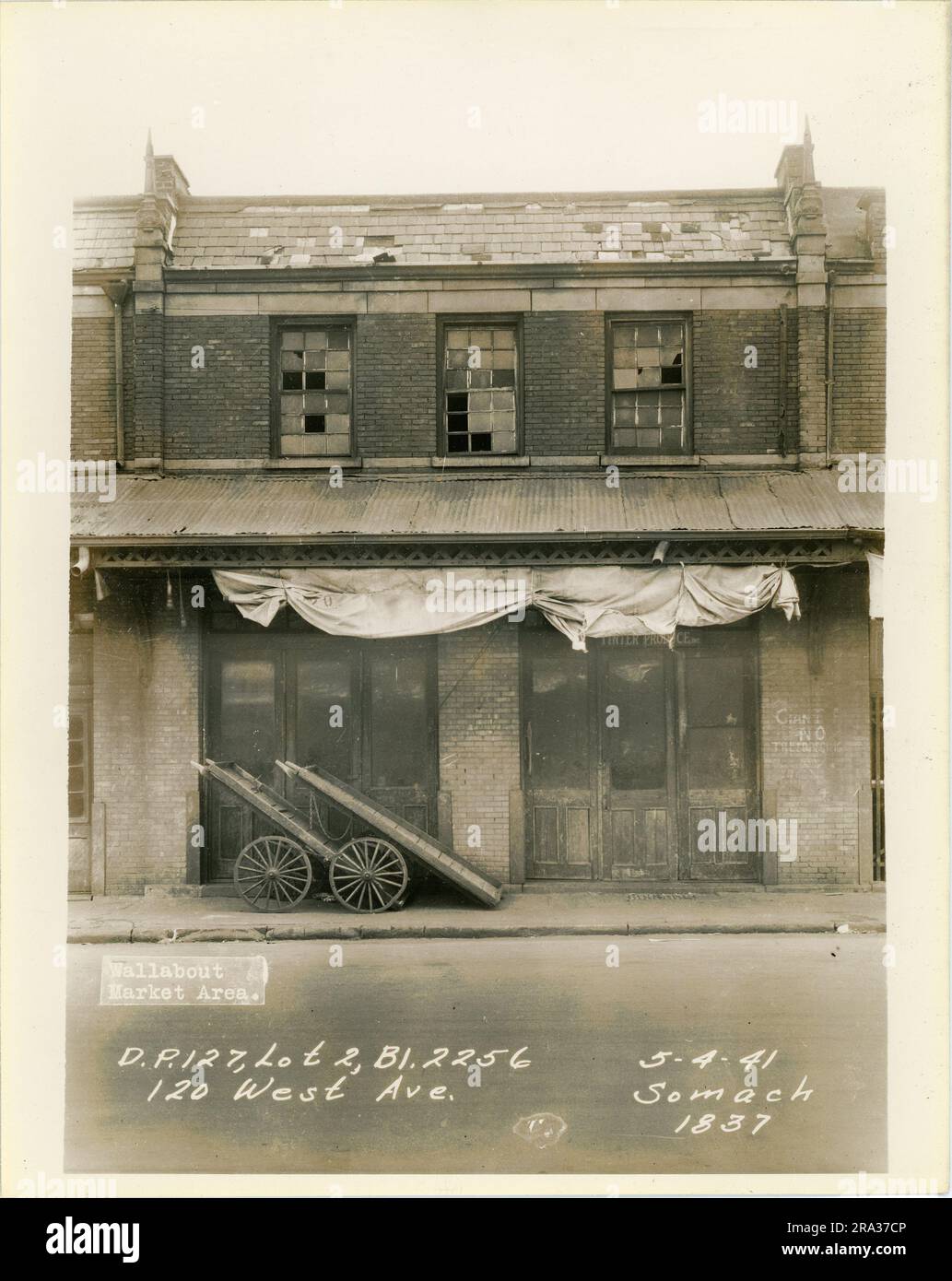 Photograph of exterior of lot 2, Bl. 2256, 120 West Ave, D.P. 127. Depicts market building exterior with sign for Tinter Produce, Inc.. Stock Photo