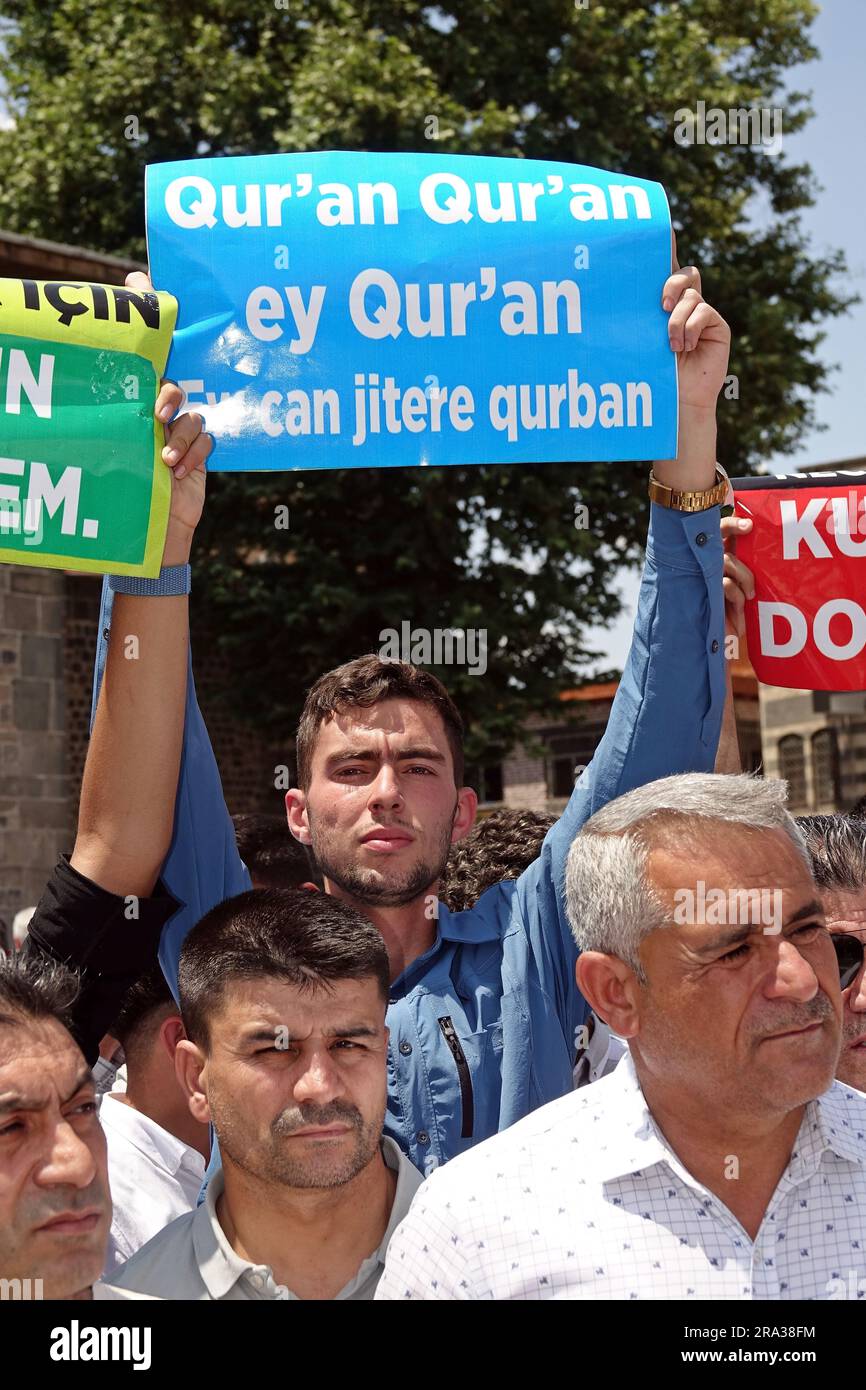 Diyarbakir, Turkey. 30th June, 2023. The burning of the Quran in Sweden was protested in Diyarbakir in Turkey. A young man appears carrying a banner reading 'Quran, I will die for you' during a protest in Diyarbakir. The burning of the Holy Quran in Stockholm, the capital of Sweden, was protested with a demonstration held after Friday prayers in front of the historic Grand Mosque in Diyarbakir. Credit: Mehmet Masum Suer/Alamy Live News Stock Photo